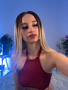 ScarletFlameee online show from May 2026 06:00:01 AM