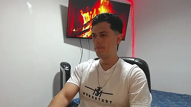 JUAN CAMILOXXX online show from April 2026 03:47:01 AM