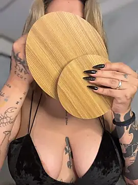 CarolQueen1  online show from March 2026 01:00:01 PM