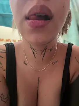 CarolQueen1  online show from May 2026 12:44:02 PM