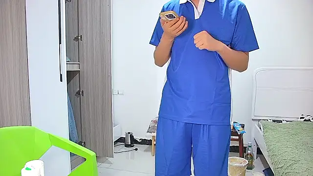 icecream-002 online show from April 2026 11:59:02 AM