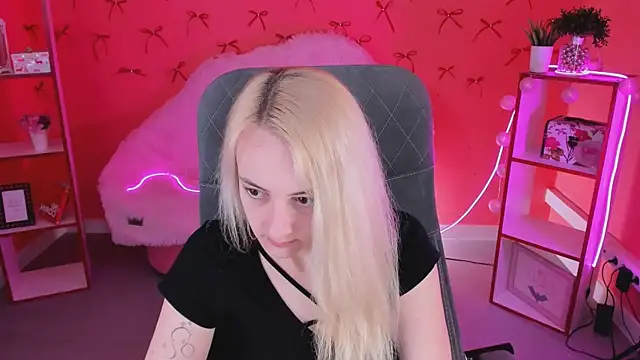 CarolMoor online show from April 2026 09:12:02 AM