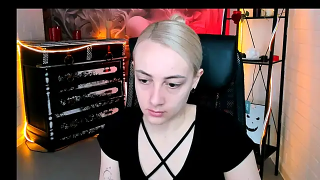 CarolMoor online show from April 2026 09:02:01 AM