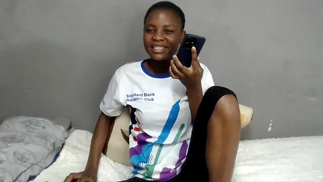 Snapshot of Royal_Beehive chatting on June 2026 11:14:01 AM Royal Beehive online show from June 2026 11:14:01 AM