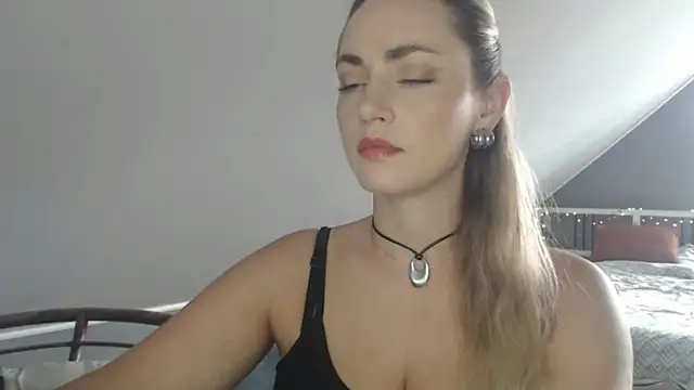 Snapshot of ScarlettSensitive chatting on June 2026 07:31:02 AM ScarlettSensitive online show from June 2026 07:31:02 AM