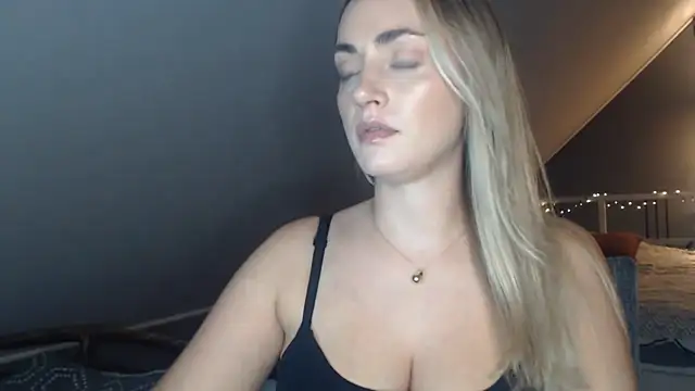 Snapshot of ScarlettSensitive chatting on August 2026 08:18:01 PM ScarlettSensitive online show from August 2026 08:18:01 PM