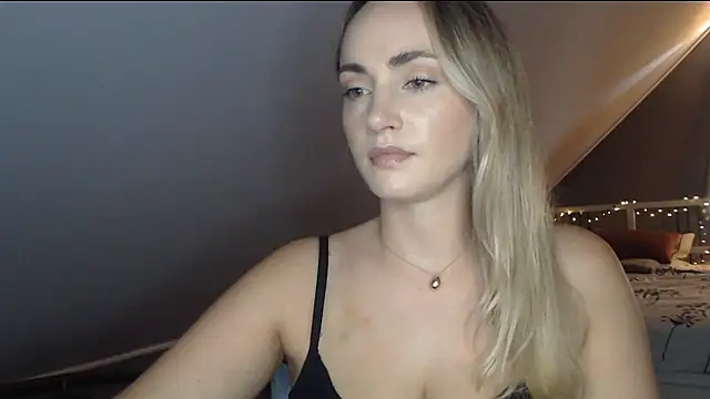 Snapshot of ScarlettSensitive chatting on August 2026 02:19:01 PM ScarlettSensitive online show from August 2026 02:19:01 PM