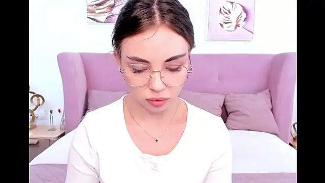 MyEvelin online show from June 2026 04:25:02 AM