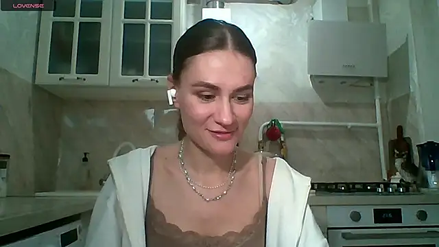 ElenoreHolguin online show from April 2026 06:14:02 PM