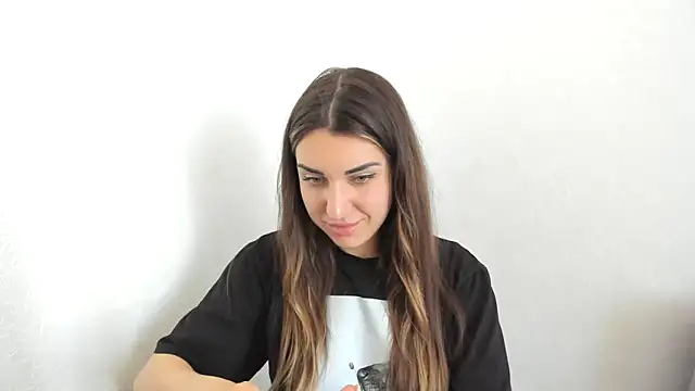 summmmersky1 online show from March 2026 11:37:01 AM