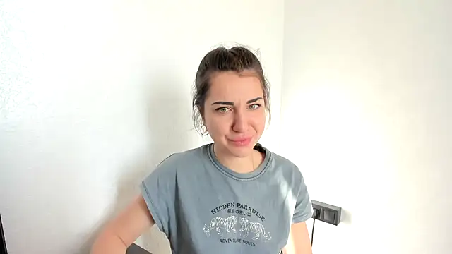 summmmersky1 online show from April 2026 05:24:02 AM