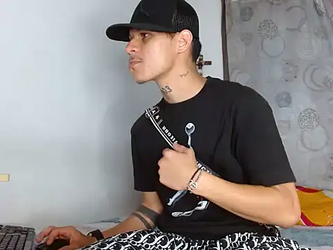 Snapshot of ethanchamo chatting on March 2026 06:45:02 PM ethanchamo online show from March 2026 06:45:02 PM