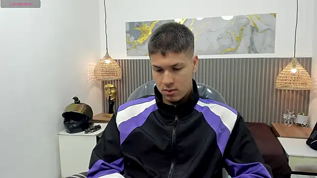 AlessandroFranco online show from April 2026 01:24:02 PM