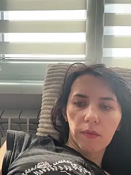 Oliviyaa kiss  online show from March 2026 12:22:01 PM