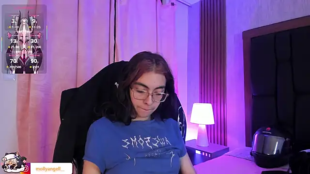 Molly A online show from June 2026 08:33:02 PM