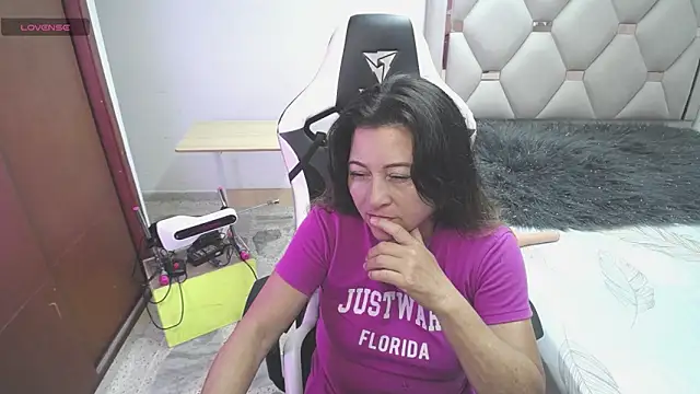 Danna wester  online show from April 2026 10:59:01 PM