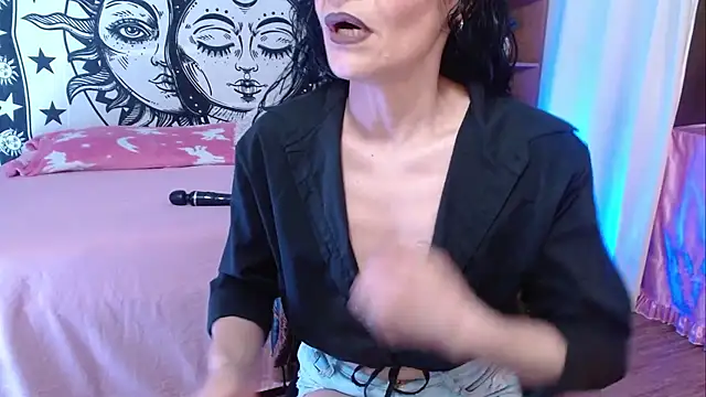  Alexandra Jones online show from July 2026 01:36:01 AM