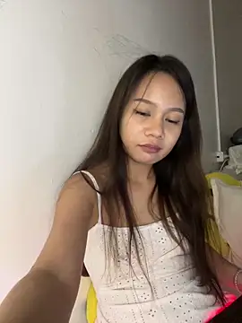 velvetveloura online show from April 2026 07:00:01 PM