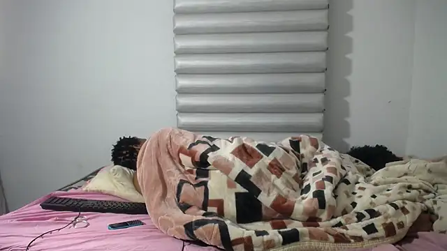 JoycyQueen online show from April 2026 01:41:02 PM