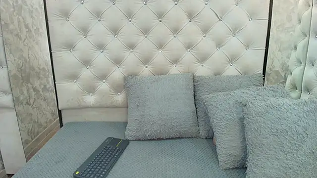 LadyMiax online show from July 2026 03:42:01 AM