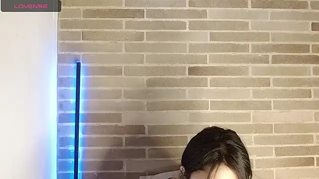 sweet-little online show from May 2026 12:22:02 PM
