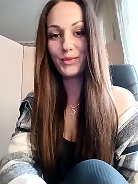 LunaCrystall online show from April 2026 03:35:01 PM