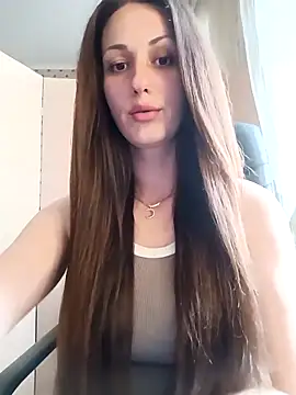 LunaCrystall online show from April 2026 03:25:01 PM
