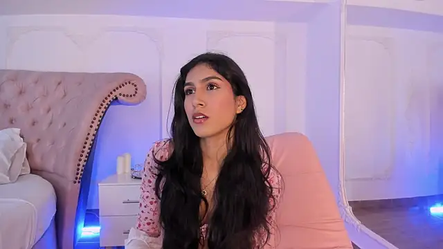 Snapshot of LucianaBlanco_ chatting on June 2026 08:44:02 PM LucianaBlanco online show from June 2026 08:44:02 PM
