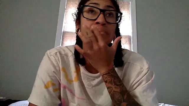 LatinaLoka online show from March 2026 01:58:02 PM