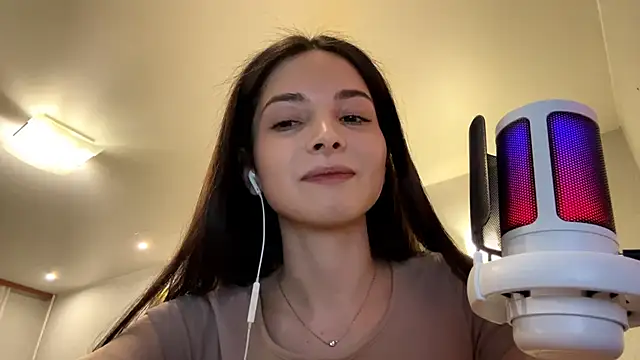 Snapshot of Mikytiki chatting on March 2026 06:36:01 PM Mikytiki online show from March 2026 06:36:01 PM