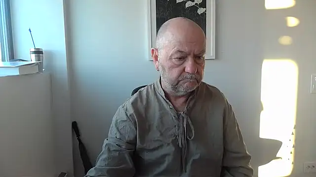 Snapshot of Buggemann chatting on June 2026 03:29:02 AM Buggemann online show from June 2026 03:29:02 AM