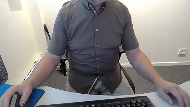Snapshot of Buggemann chatting on July 2026 03:23:01 AM Buggemann online show from July 2026 03:23:01 AM