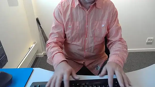Snapshot of Buggemann chatting on July 2026 03:09:01 AM Buggemann online show from July 2026 03:09:01 AM