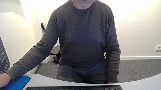Snapshot of Buggemann chatting on July 2026 03:04:01 AM Buggemann online show from July 2026 03:04:01 AM