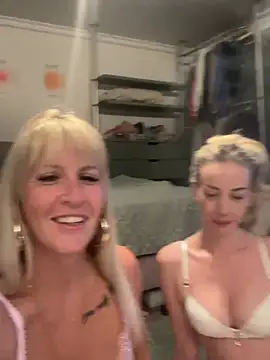 AtomBlondy online show from June 2026 07:24:02 PM