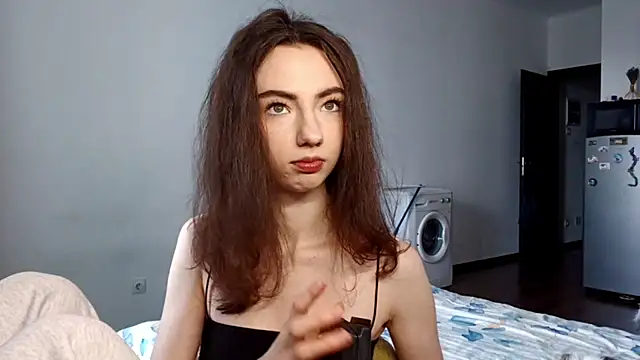 JuneMcfarren online show from March 2026 11:35:01 AM