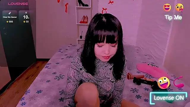 Akiko Yun online show from April 2026 11:42:02 AM