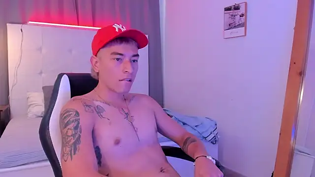 Thiago 2003  online show from April 2026 01:41:02 PM