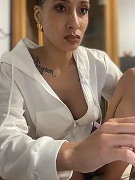 Snapshot of FerrariFrench chatting on September 2025 05:57:02 AM FerrariFrench online show from September 2025 05:57:02 AM