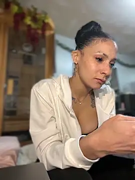 Snapshot of FerrariFrench chatting on November 2025 06:35:02 AM FerrariFrench online show from November 2025 06:35:02 AM