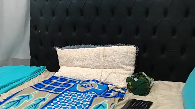 Dark Slim Thick online show from April 2026 06:16:01 PM