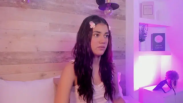 Snapshot of cristin_collins chatting on July 2026 02:17:02 AM cristin collins online show from July 2026 02:17:02 AM