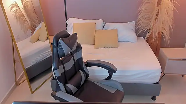 dakota grace online show from March 2026 08:03:01 PM