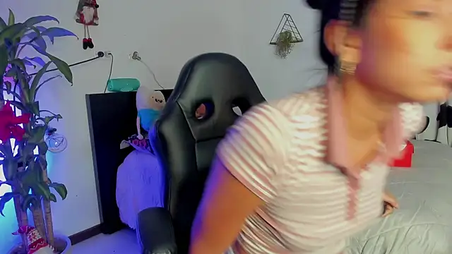 Snapshot of kristy_bennet chatting on December 2024 03:33:02 AM kristy bennet online show from December 2024 03:33:02 AM