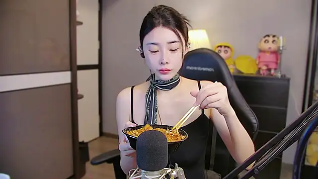 XiaoYuBao- online show from July 2026 08:33:01 PM