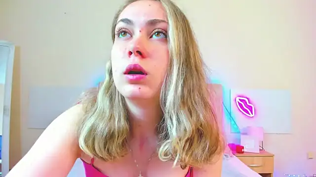 MelanieCuty online show from May 2026 05:12:02 AM