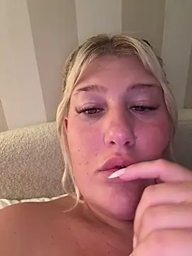 Lexi Laura online show from April 2026 09:43:01 PM