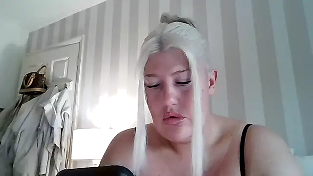 Lexi Laura online show from April 2026 06:14:02 AM