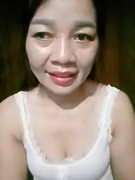 Snapshot of Yiyi102300 chatting on May 2026 01:50:02 PM Yiyi102300 online show from May 2026 01:50:02 PM