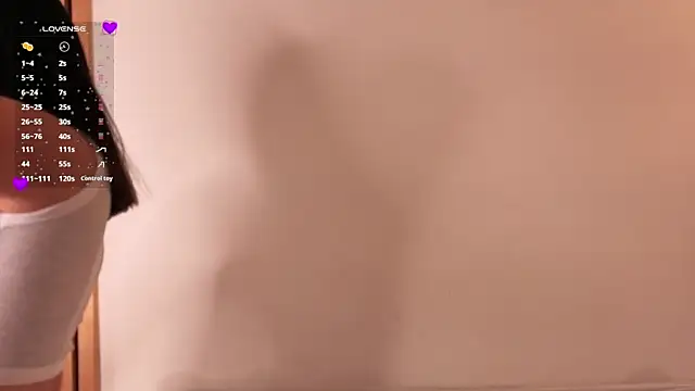 EmmaLopez11 online show from April 2026 12:18:02 PM